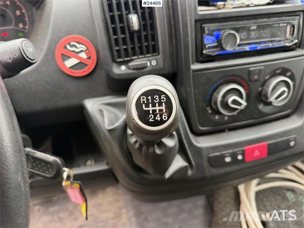 Fiat Ducato 4x2 refrigerated/frozen vehicle with engine شاحنة مقفلة