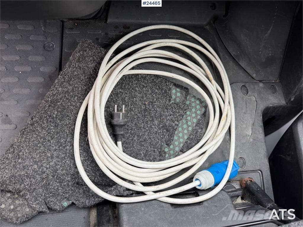 Fiat Ducato 4x2 refrigerated/frozen vehicle with engine شاحنة مقفلة