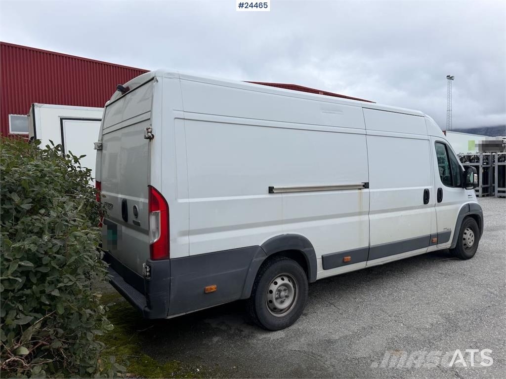 Fiat Ducato 4x2 refrigerated/frozen vehicle with engine شاحنة مقفلة