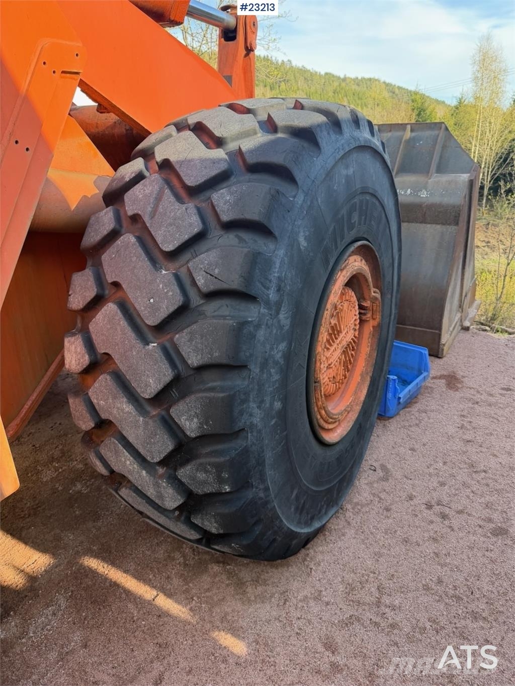 Fiat-Hitachi wheel loader with bucket Wielladers