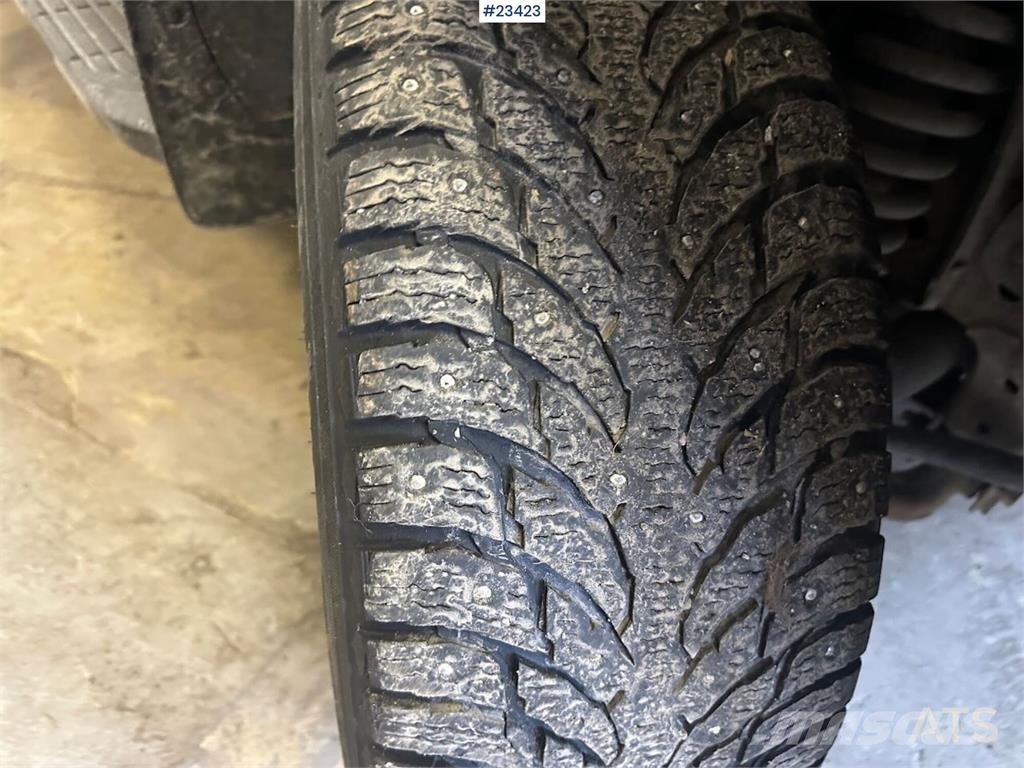 Ford Ranger 4x4 w/ two sets of tires Auto's