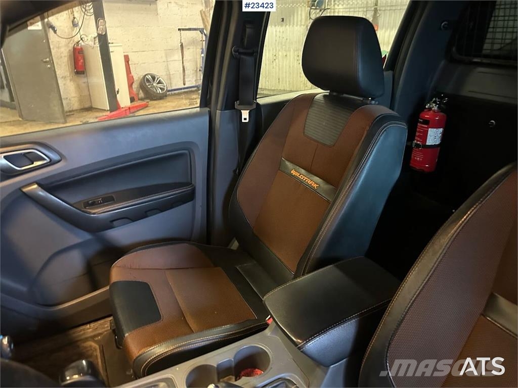 Ford Ranger 4x4 w/ two sets of tires Auto's