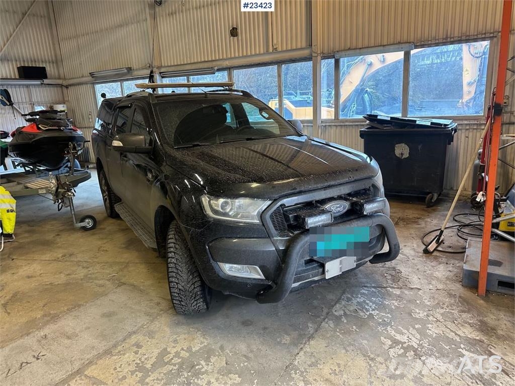 Ford Ranger 4x4 w/ two sets of tires Auto's