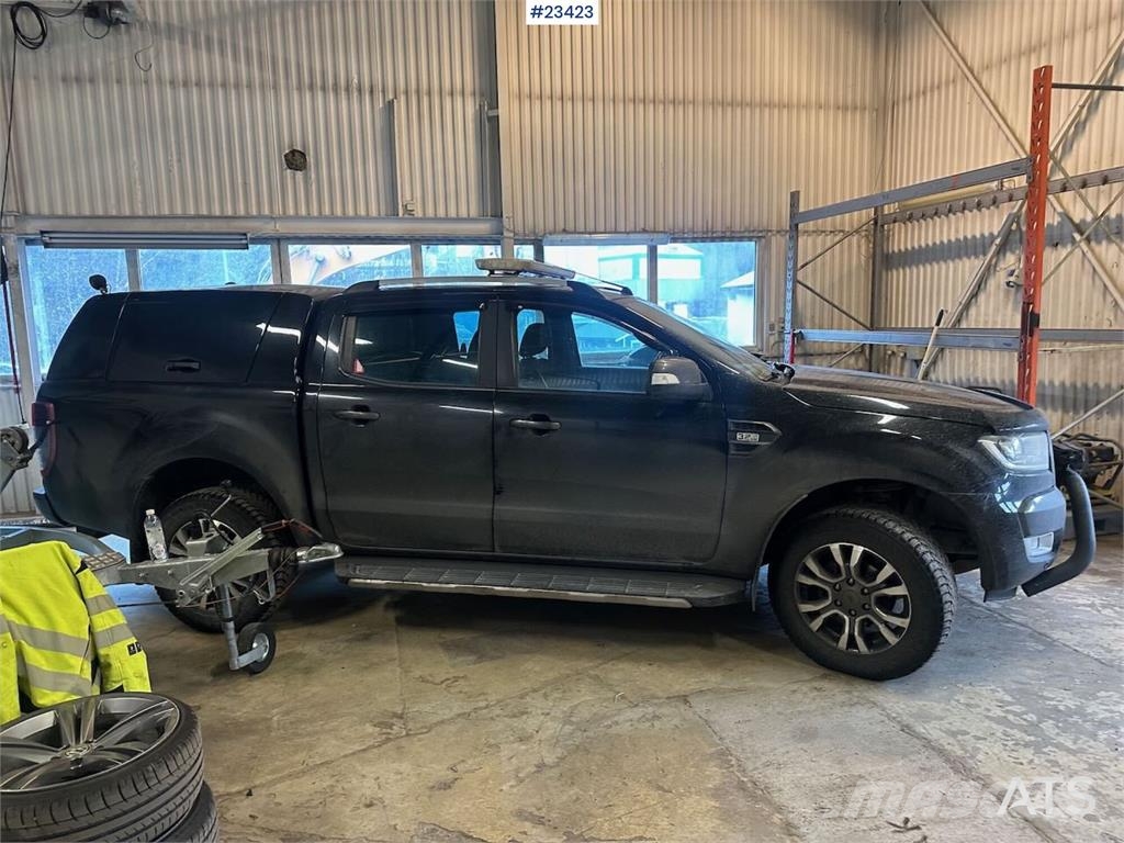 Ford Ranger 4x4 w/ two sets of tires Auto's