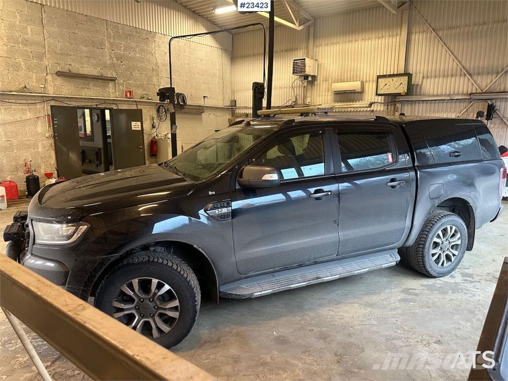 Ford Ranger 4x4 w/ two sets of tires Auto's