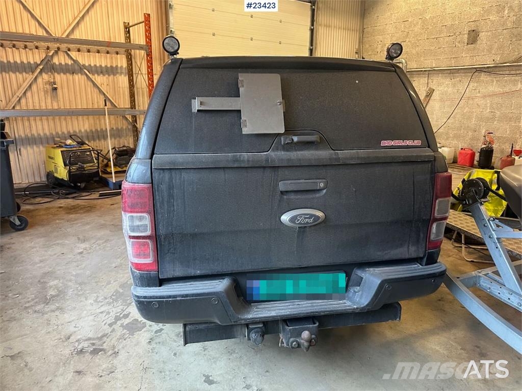 Ford Ranger 4x4 w/ two sets of tires Auto's