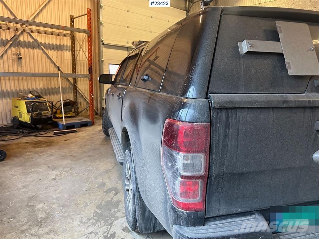 Ford Ranger 4x4 w/ two sets of tires Auto's