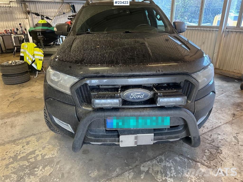 Ford Ranger 4x4 w/ two sets of tires Auto's