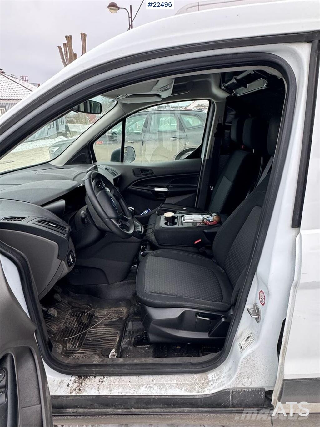 Ford Transit Connect panel van شاحنة مقفلة