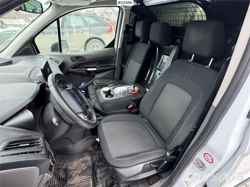 Ford Transit Connect panel van شاحنة مقفلة