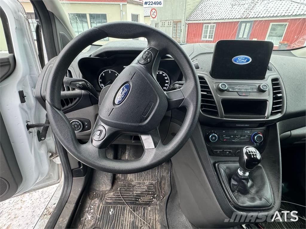 Ford Transit Connect panel van شاحنة مقفلة