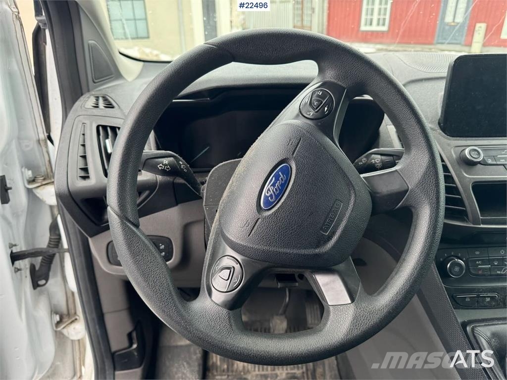 Ford Transit Connect panel van شاحنة مقفلة