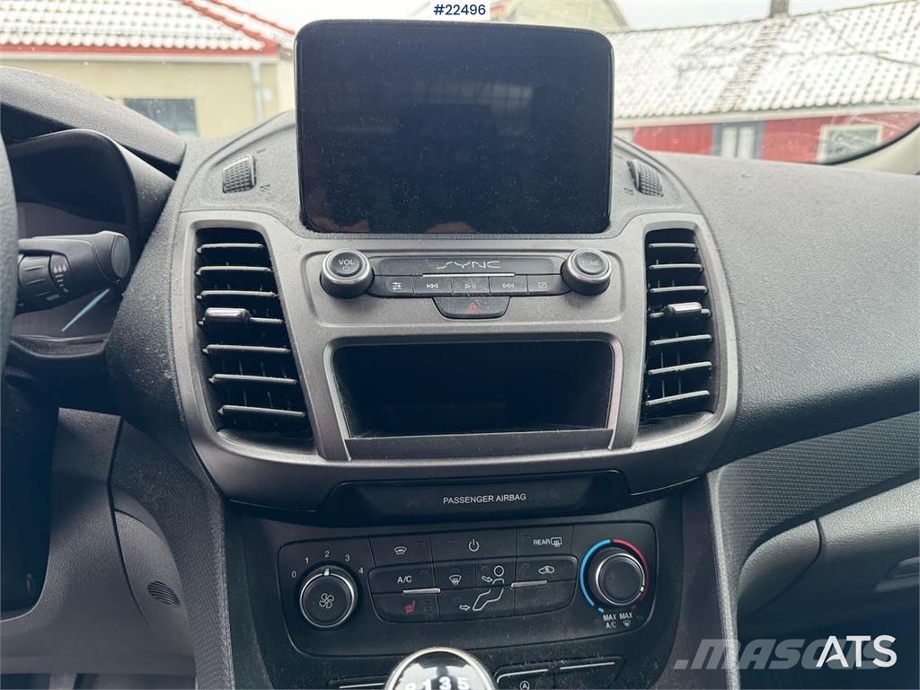 Ford Transit Connect panel van شاحنة مقفلة