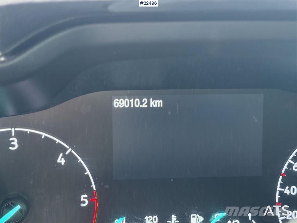 Ford Transit Connect panel van شاحنة مقفلة