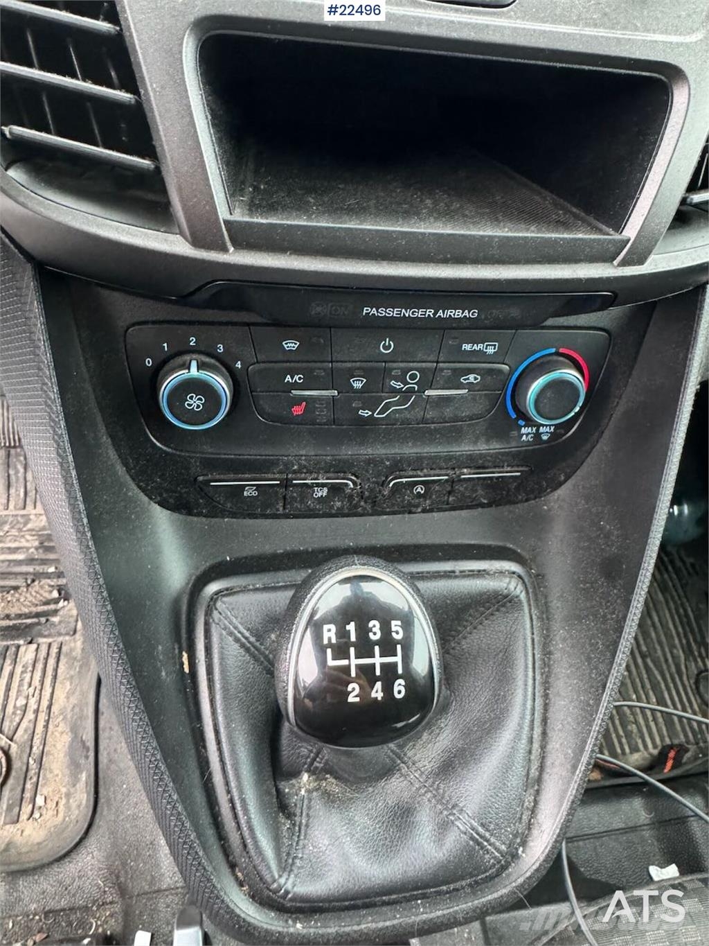 Ford Transit Connect panel van شاحنة مقفلة
