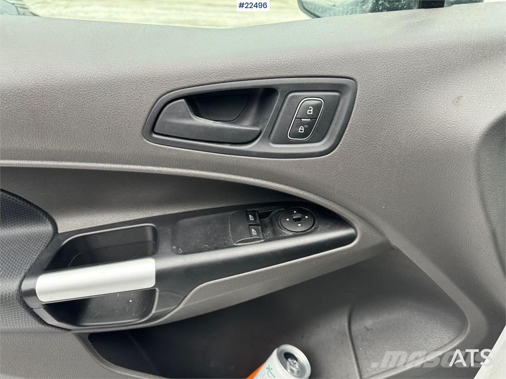 Ford Transit Connect panel van شاحنة مقفلة