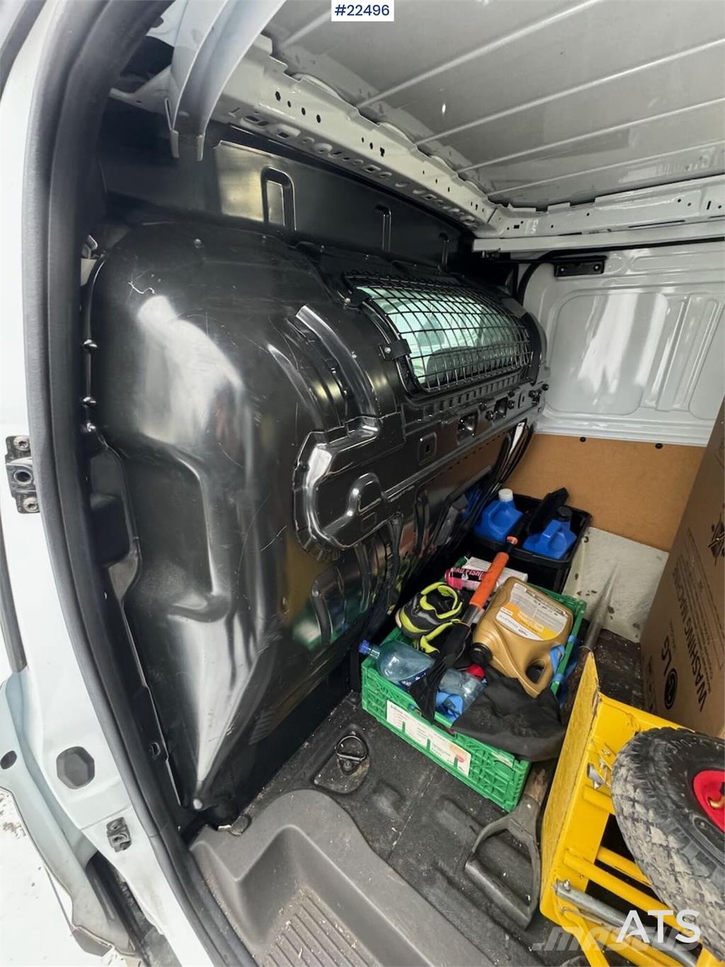 Ford Transit Connect panel van شاحنة مقفلة