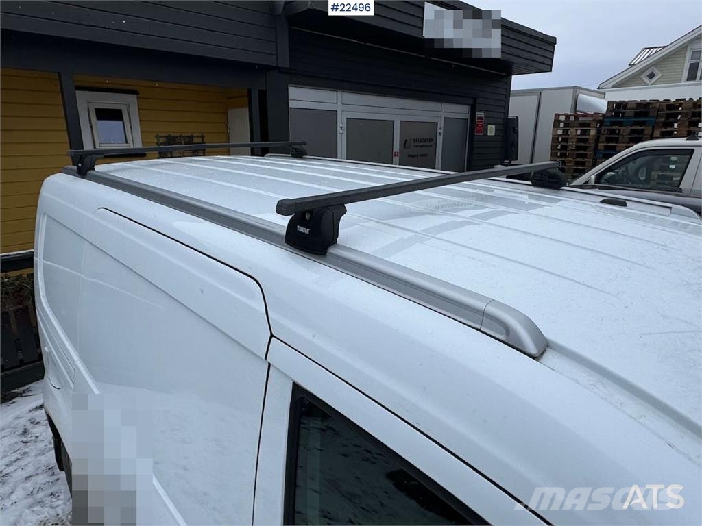 Ford Transit Connect panel van شاحنة مقفلة