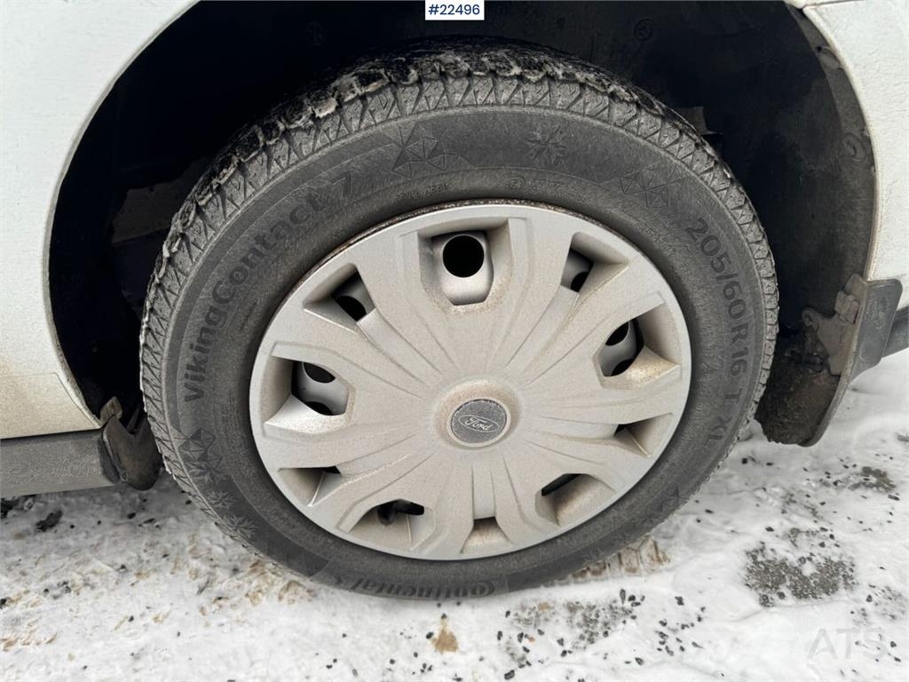 Ford Transit Connect panel van شاحنة مقفلة
