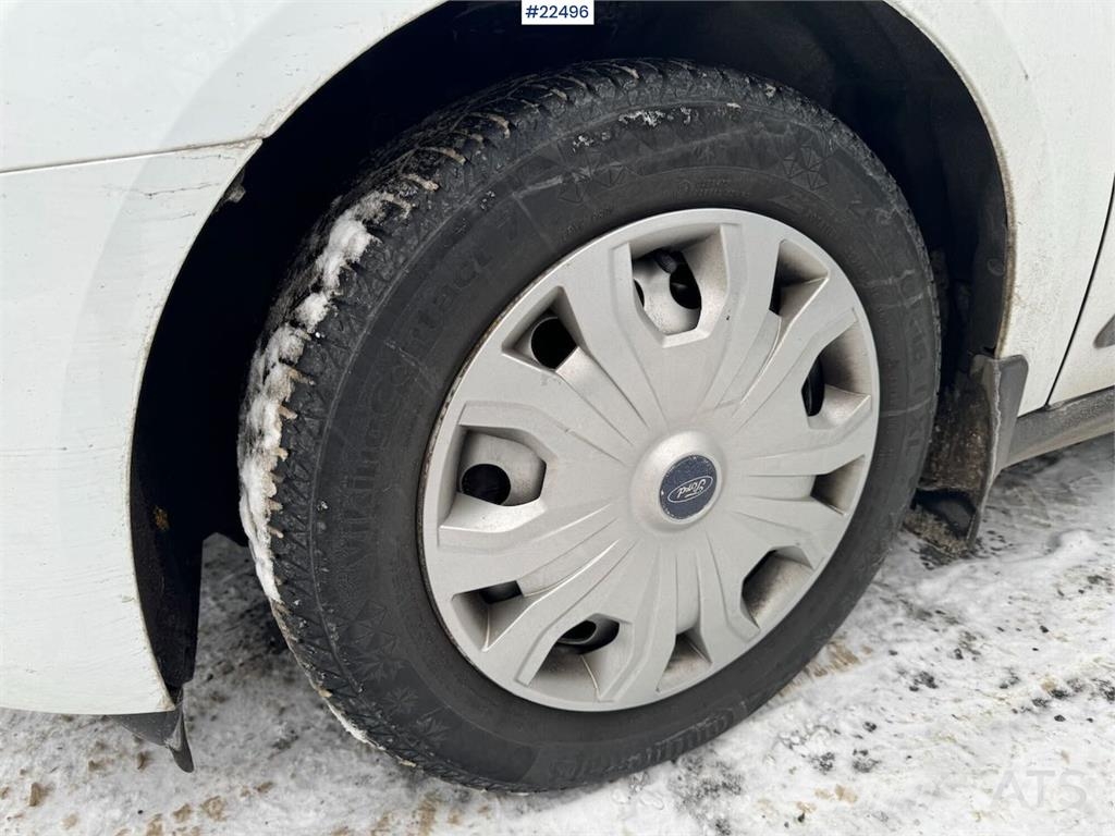 Ford Transit Connect panel van شاحنة مقفلة