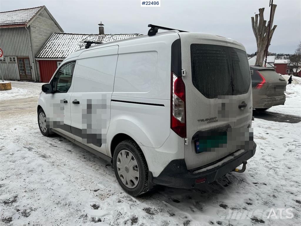 Ford Transit Connect panel van شاحنة مقفلة