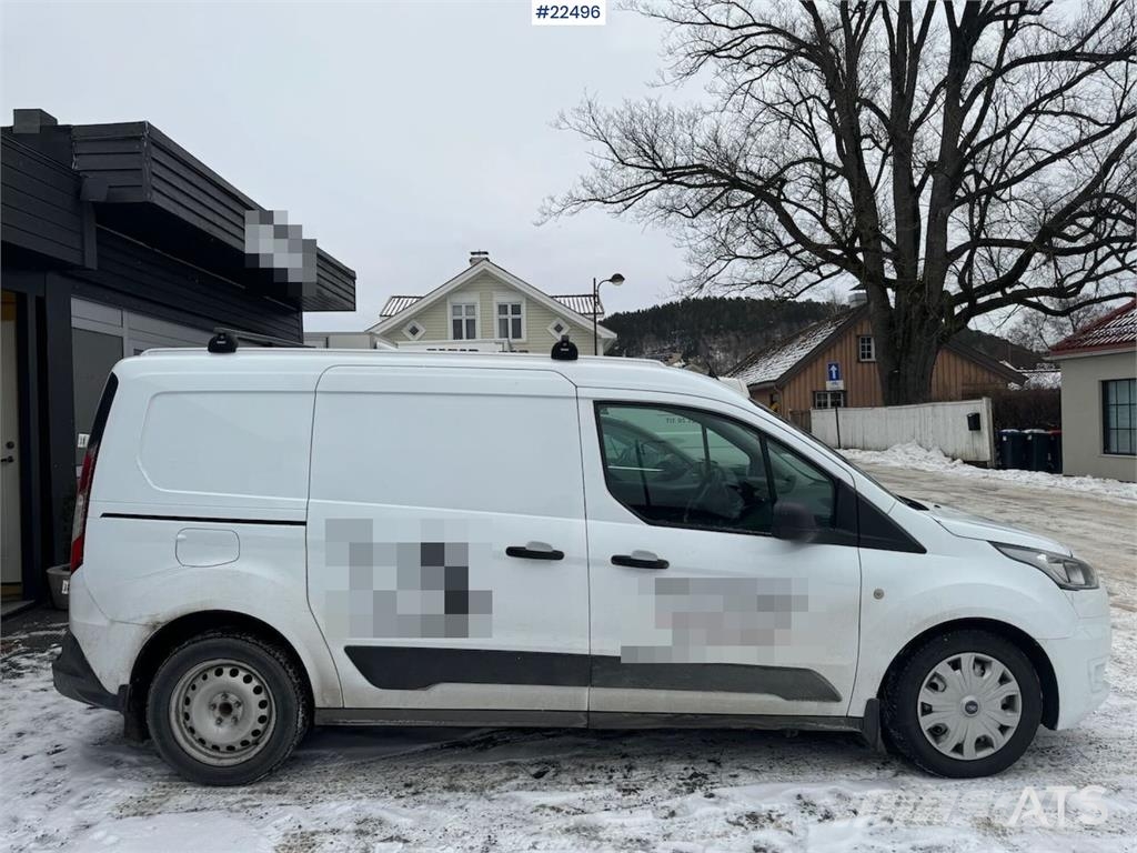 Ford Transit Connect panel van شاحنة مقفلة