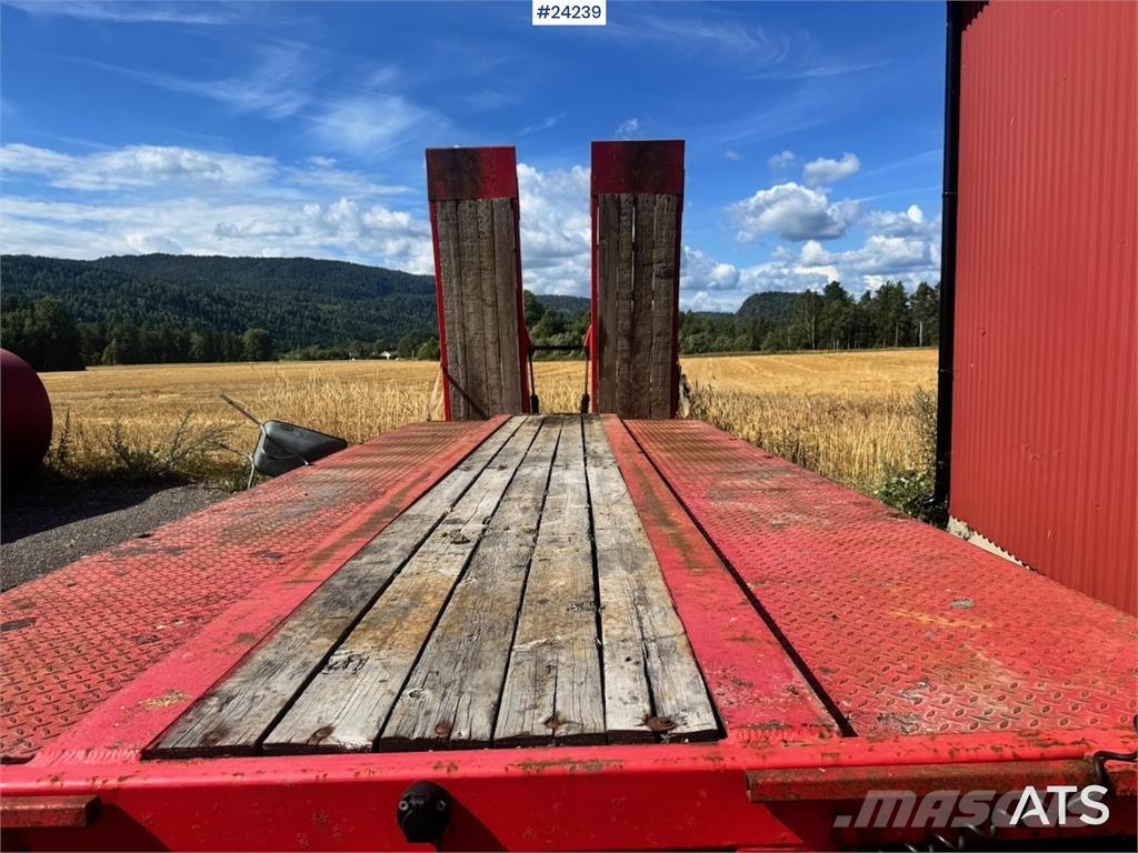 Forss-Parator Machine Trailer with Hydraulic Ramps لوادر منخفضة