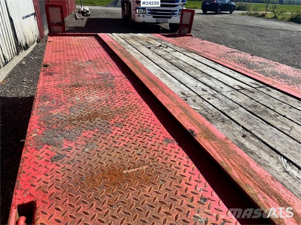 Forss-Parator Machine Trailer with Hydraulic Ramps لوادر منخفضة