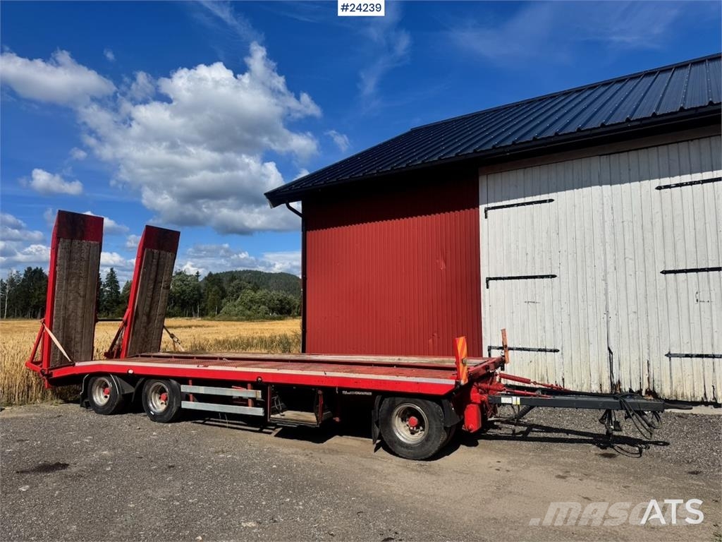Forss-Parator Machine Trailer with Hydraulic Ramps لوادر منخفضة