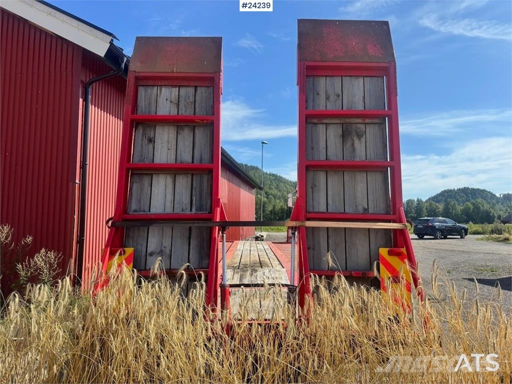 Forss-Parator Machine Trailer with Hydraulic Ramps لوادر منخفضة