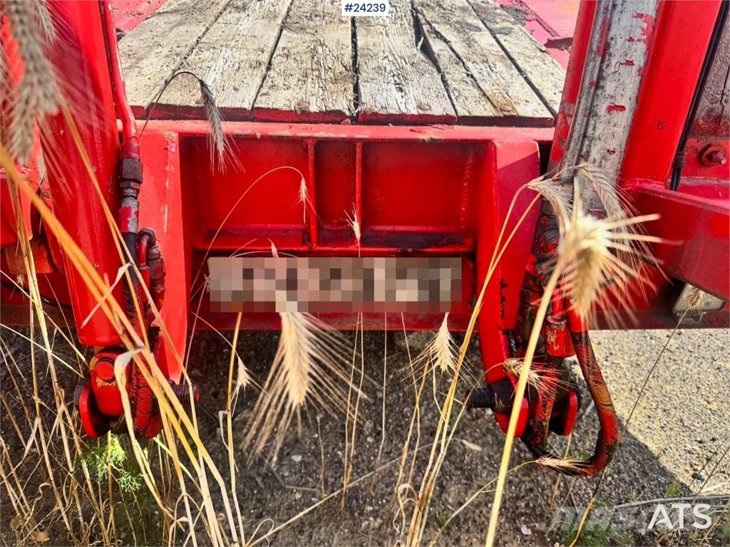 Forss-Parator Machine Trailer with Hydraulic Ramps لوادر منخفضة