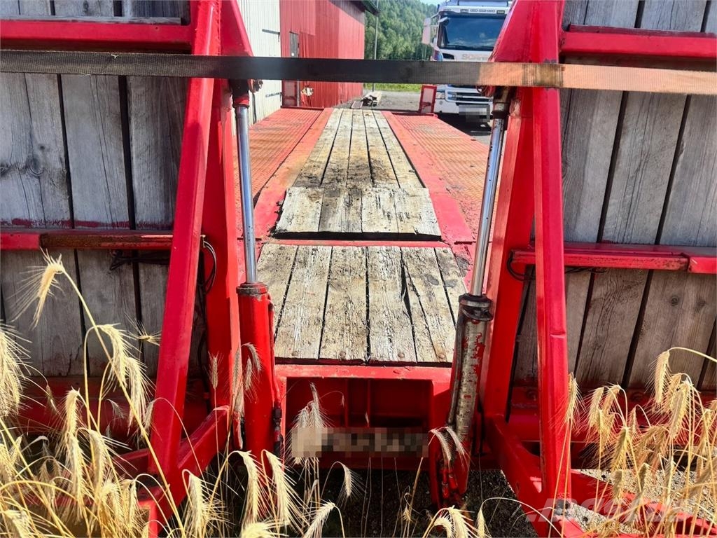 Forss-Parator Machine Trailer with Hydraulic Ramps لوادر منخفضة