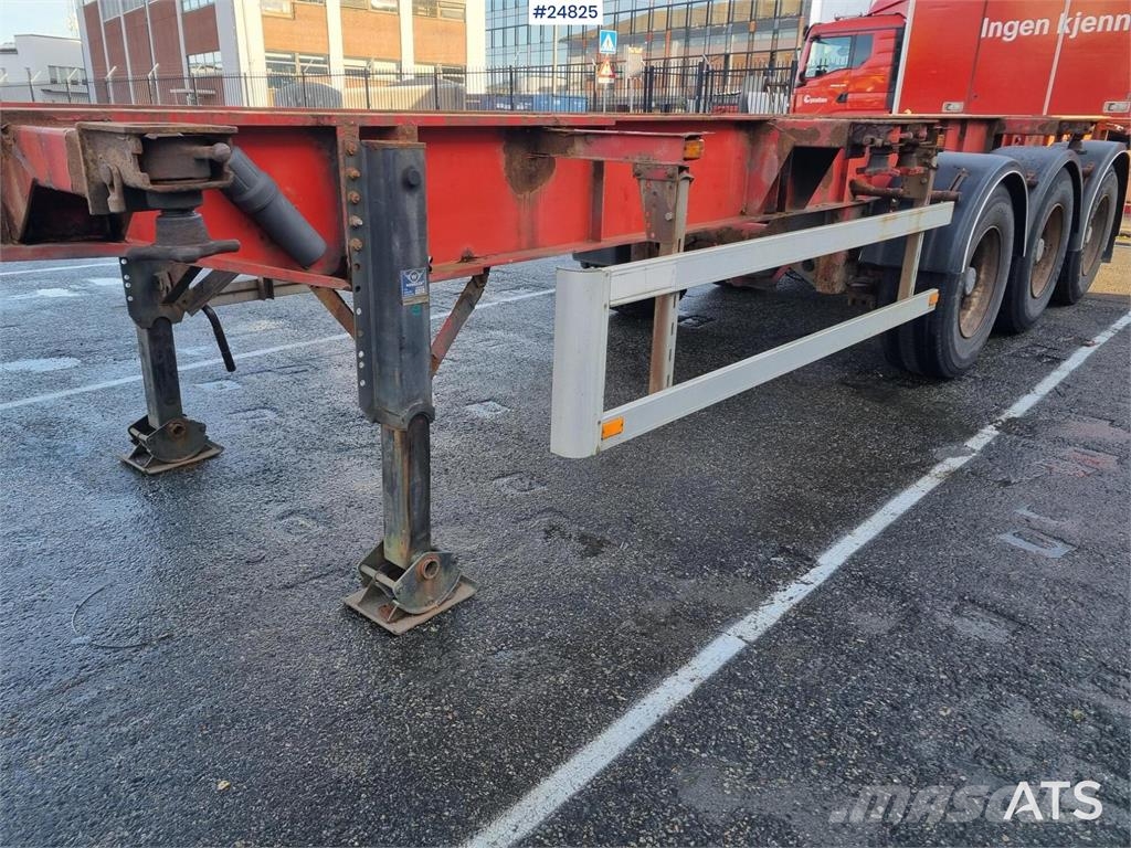 Fruehauf Container chassis for 20- and 40-Foot Containers Rimorchi portacontainer