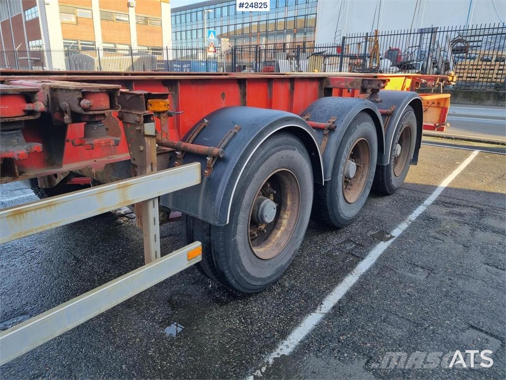 Fruehauf Container chassis for 20- and 40-Foot Containers Rimorchi portacontainer