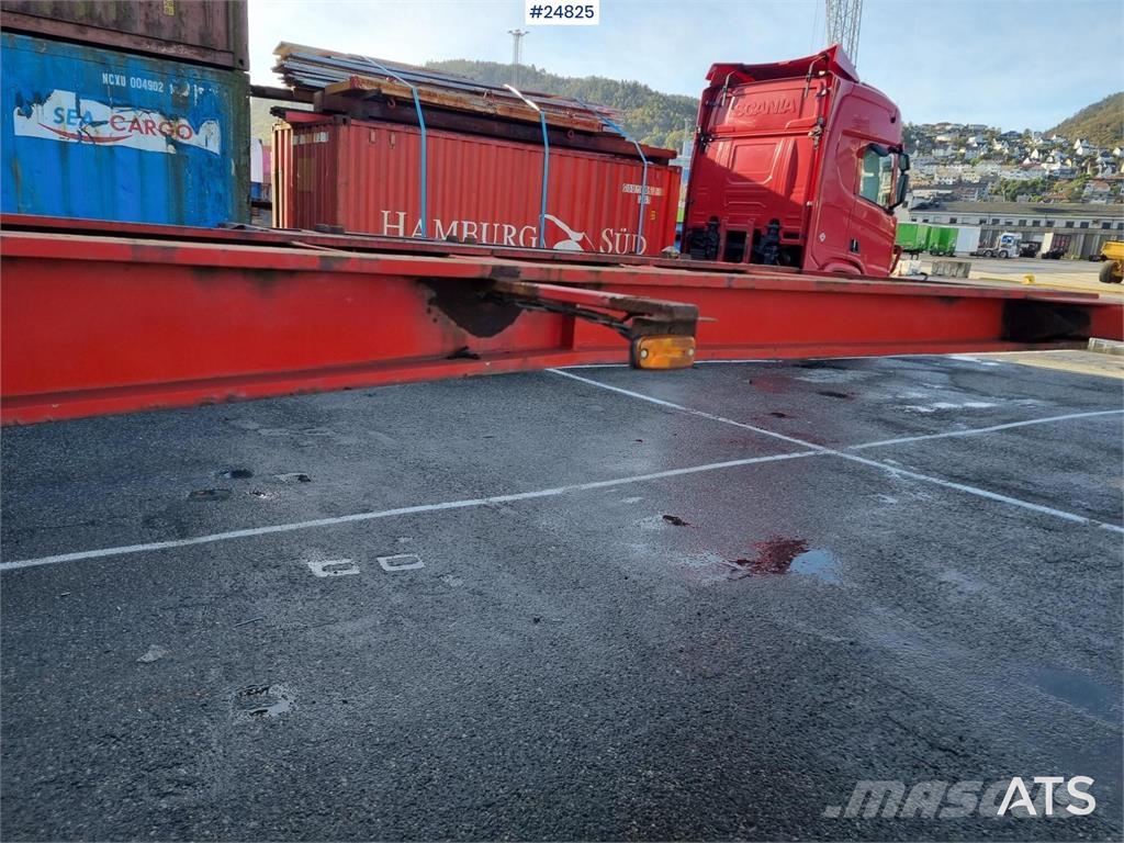 Fruehauf Container chassis for 20- and 40-Foot Containers Rimorchi portacontainer