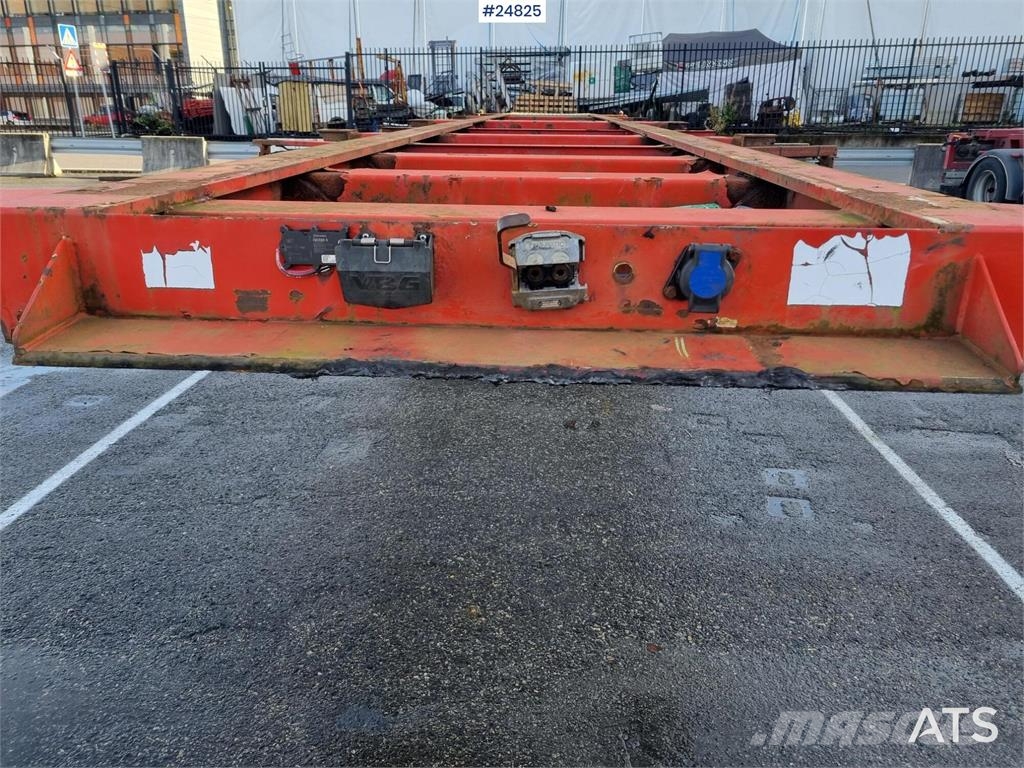 Fruehauf Container chassis for 20- and 40-Foot Containers Rimorchi portacontainer