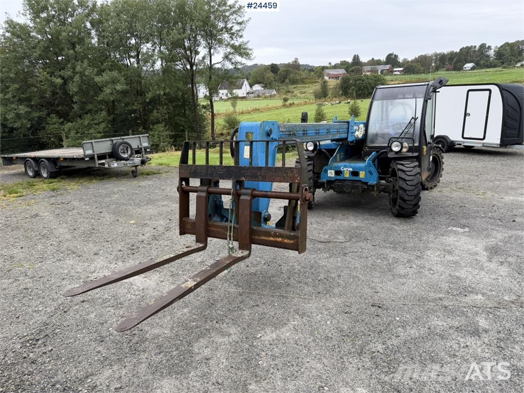 Genie GTH-2506 telescopic handler supplied with a bucket Teleskophjullastere