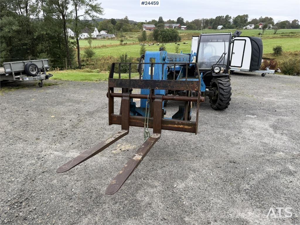 Genie GTH-2506 telescopic handler supplied with a bucket Teleskophjullastere