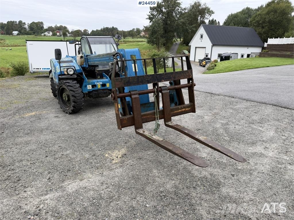 Genie GTH-2506 telescopic handler supplied with a bucket Teleskophjullastere