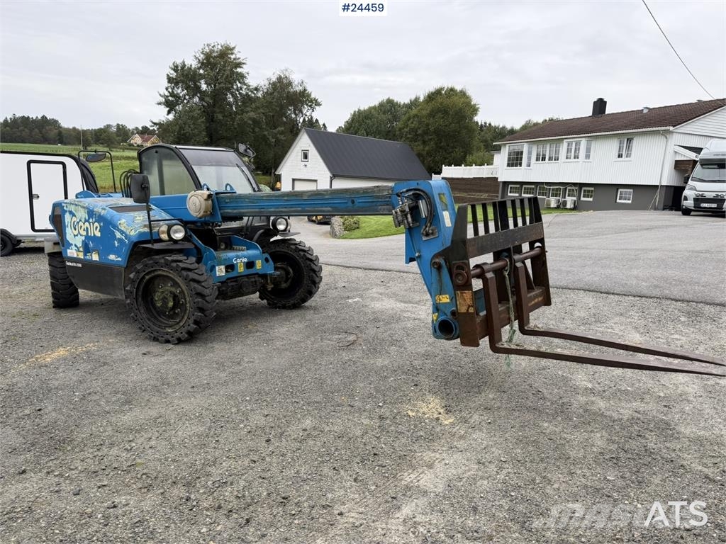 Genie GTH-2506 telescopic handler supplied with a bucket Teleskophjullastere