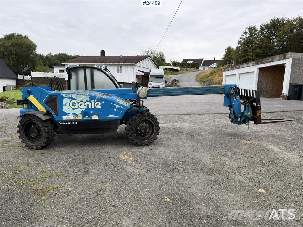 Genie GTH-2506 telescopic handler supplied with a bucket Teleskophjullastere