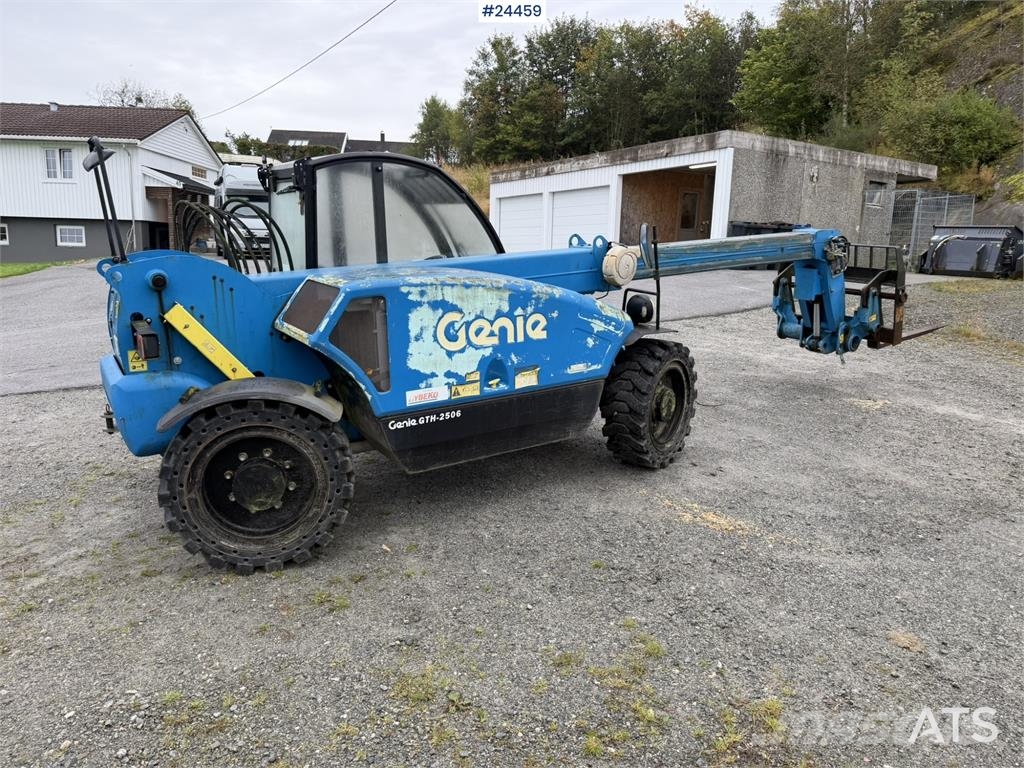 Genie GTH-2506 telescopic handler supplied with a bucket Teleskophjullastere