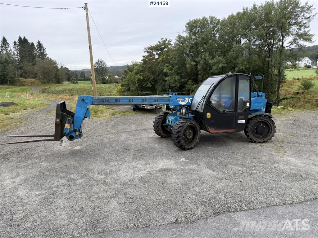 Genie GTH-2506 telescopic handler supplied with a bucket Teleskophjullastere
