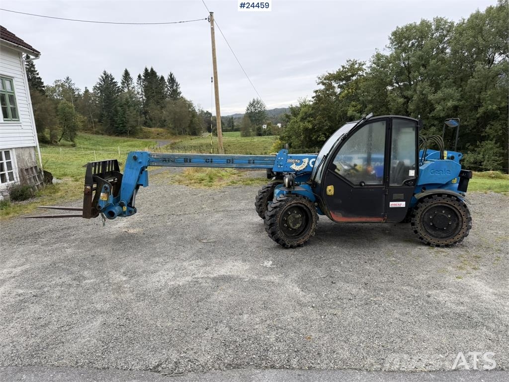 Genie GTH-2506 telescopic handler supplied with a bucket Teleskophjullastere