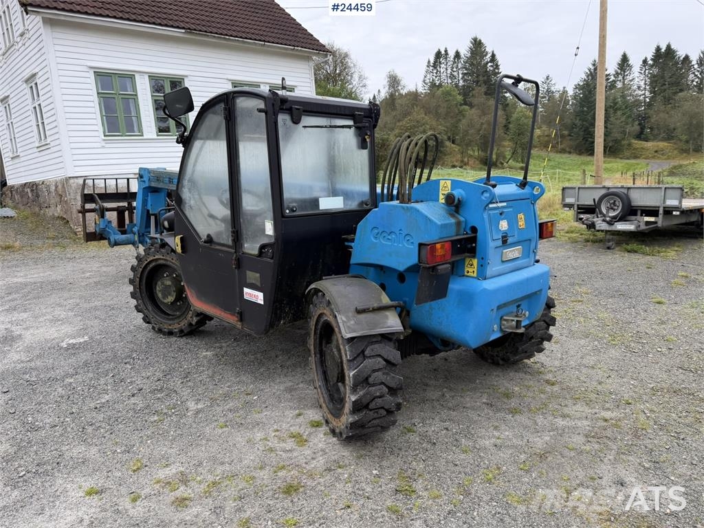 Genie GTH-2506 telescopic handler supplied with a bucket Teleskophjullastere