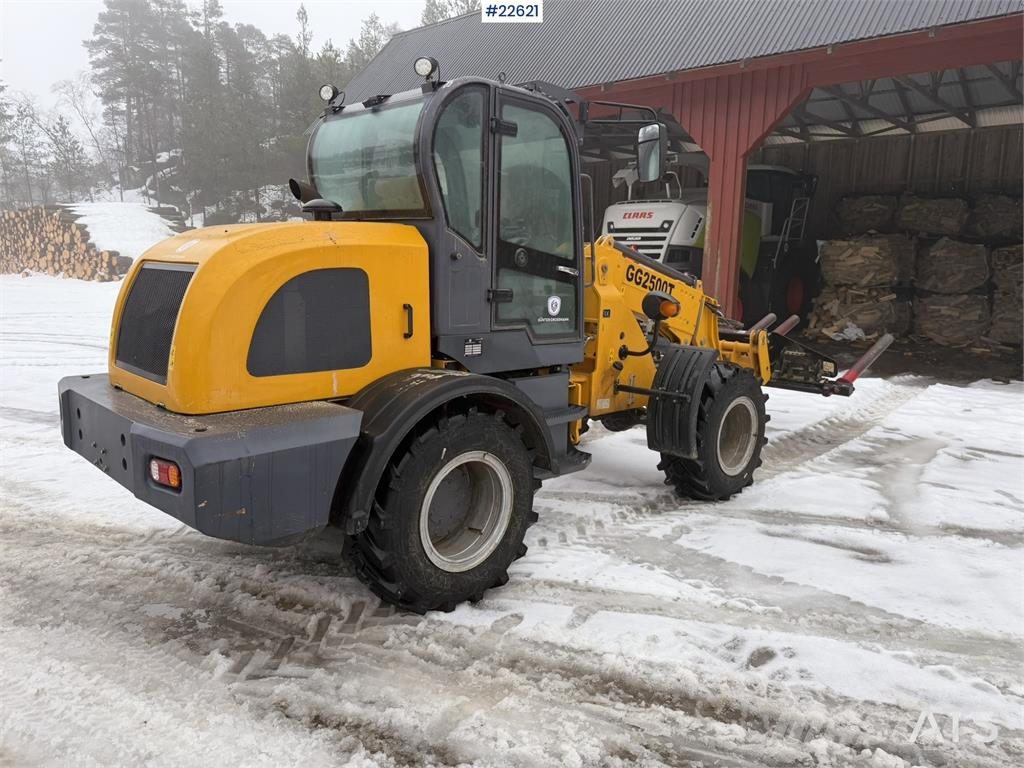 Günter Grossmann Ladowarka GG2500T telehandler with a bucket and l Teleskop-Radlader