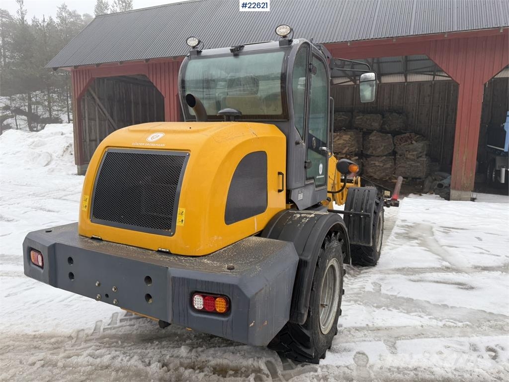 Günter Grossmann Ladowarka GG2500T telehandler with a bucket and l Teleskop-Radlader
