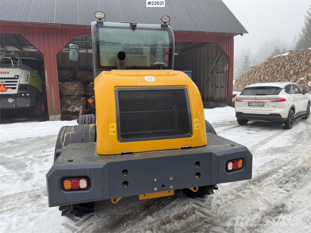 Günter Grossmann Ladowarka GG2500T telehandler with a bucket and l Teleskop-Radlader