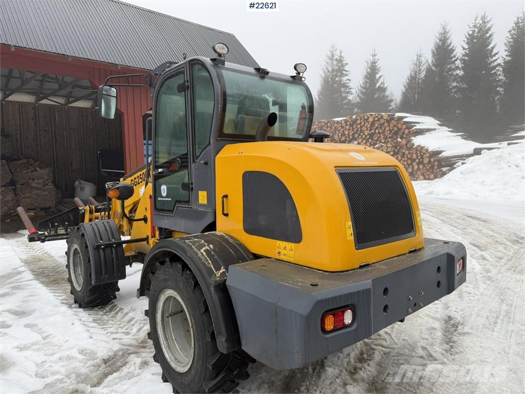 Günter Grossmann Ladowarka GG2500T telehandler with a bucket and l Teleskop-Radlader