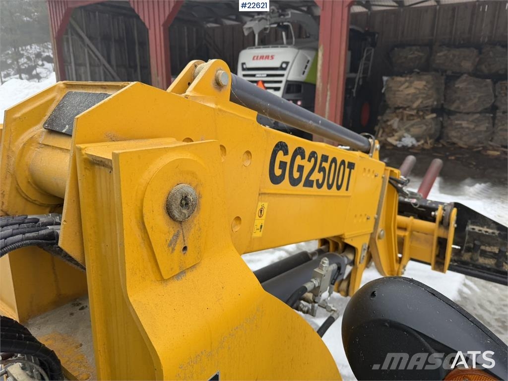 Günter Grossmann Ladowarka GG2500T telehandler with a bucket and l Teleskop-Radlader
